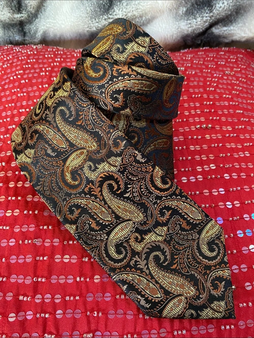 💯 Silk Hand Made Luxurious Black Gold Textured Paisley Tie